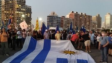 AEBU realizó Marcha de la resistencia en Punta del Este este viernes