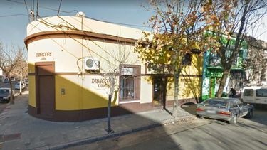 Hicieron un boquete para robar una distribuidora