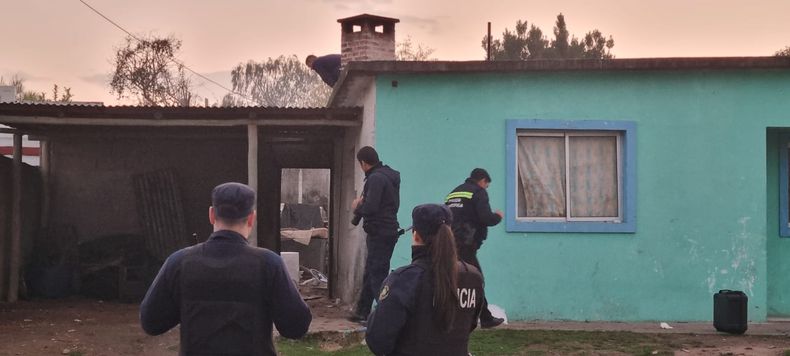 Apareció un cuerpo enterrado en una casa en San Carlos.