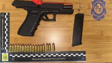 Un hombre fue detenido tras arrojar una pistola modificada durante un procedimiento policial
