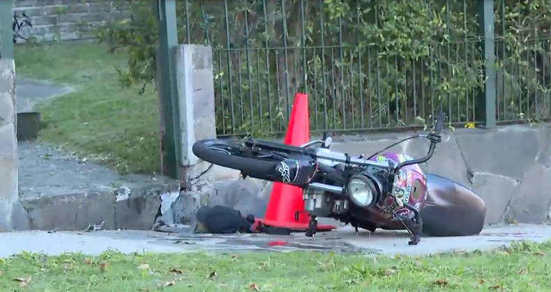 Un hombre está grave tras chocar su moto con otra en el barrio Peñarol