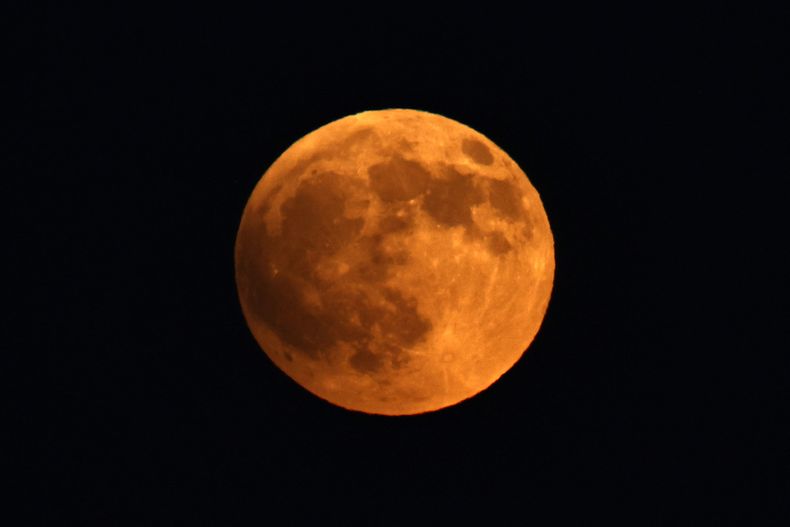 Cómo ver el eclipse lunar total y la "Luna de sangre" en vivo