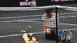 Activista entró a la pista en Laver Cup y se prendió fuego