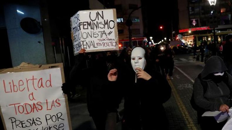 Feministas enmascaradas piden liberación de Nahir