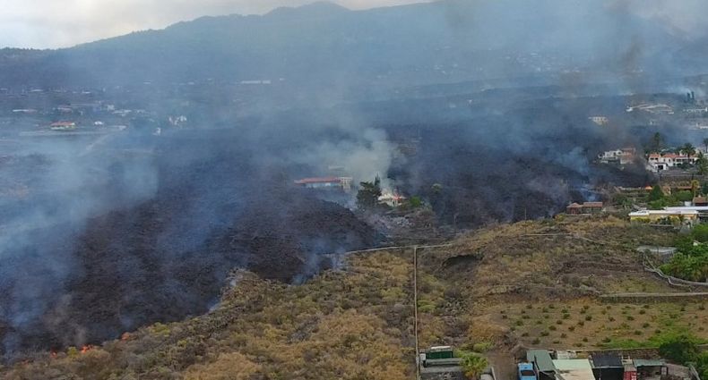 Volcán de Canarias destruyó ya 320 edificaciones y 153 hectáreas