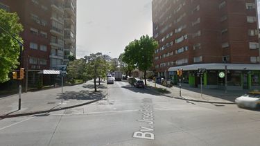 Iba en una moto sin matrícula, huyó del control policial, perdió el dominio del vehículo y murió