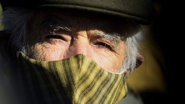 Expresidente José Mujica recibió la primera dosis de Pfizer