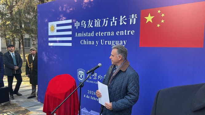 Polémica por gira de Orsi a China: el FA dijo que fue beneficiosa para el país y con resultados comerciales