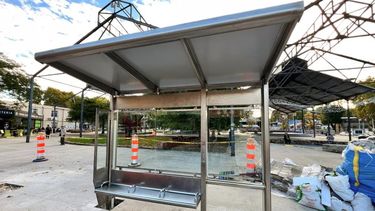 ¿Cómo son las nuevas paradas de ómnibus con pantallas inteligentes?