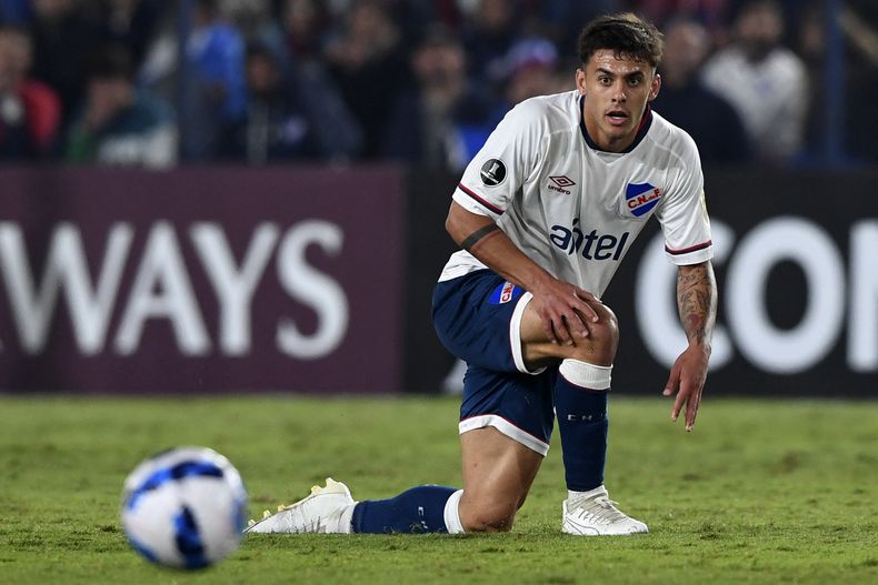 Nacional visita a Vélez.