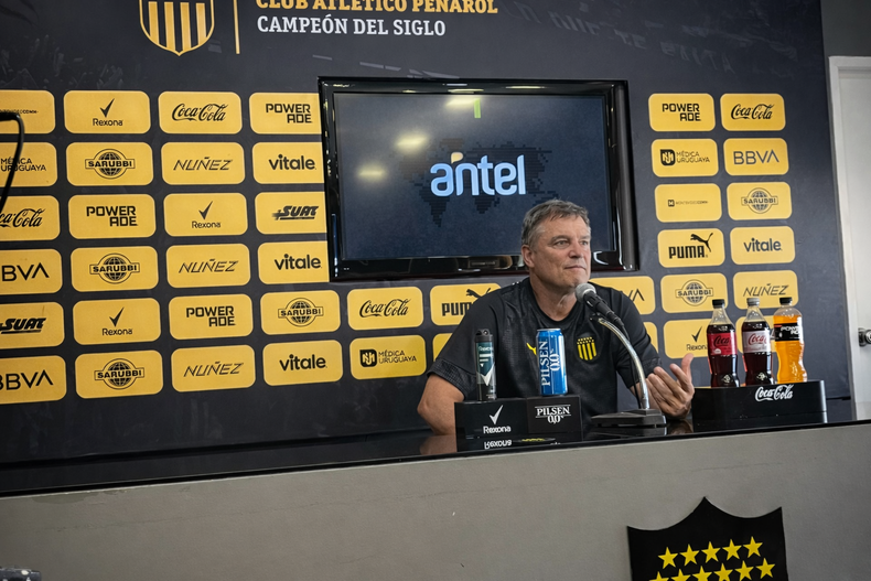Diego Aguirre: "Sentimos la necesidad de ir a jugar ese clásico y ganarlo"