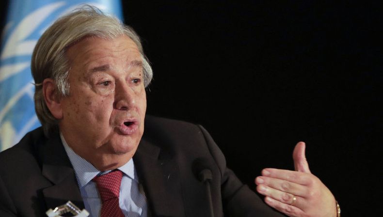 Jefe de la ONU pide en Davos vacunar a toda la población mundial