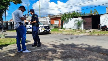Una adolescente de 13 años fue baleada en el abdomen y su cuñado herido en el brazo en Bella Italia