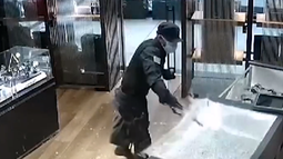 Hombres vestidos de policías robaron joyería de Punta Carretas.