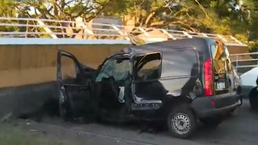 Detuvieron al camionero que tiró abajo el puente de los accesos