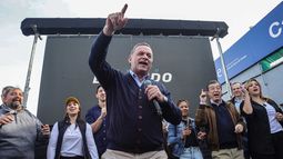 Álvaro Delgado respondió a Mujica: La leche hervida está buena porque no tiene microbios