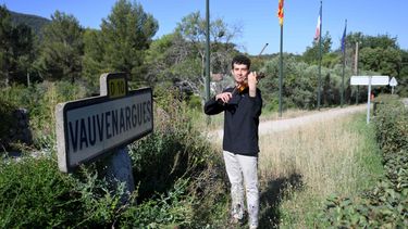 El joven violinista sirio Bilal Alnemr agradece a Vauvenargues.