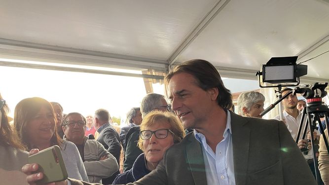 Encuesta Opción Consultores sobre la gestión del Gobierno: ¿Qué dice la gente?| @LuisLacallePou