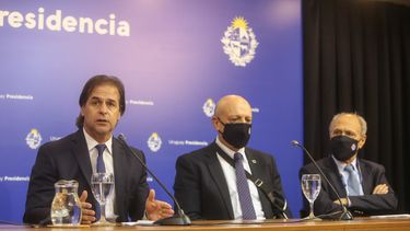 Lacalle Pou mantiene línea directa con el exGACH por variante ómicron