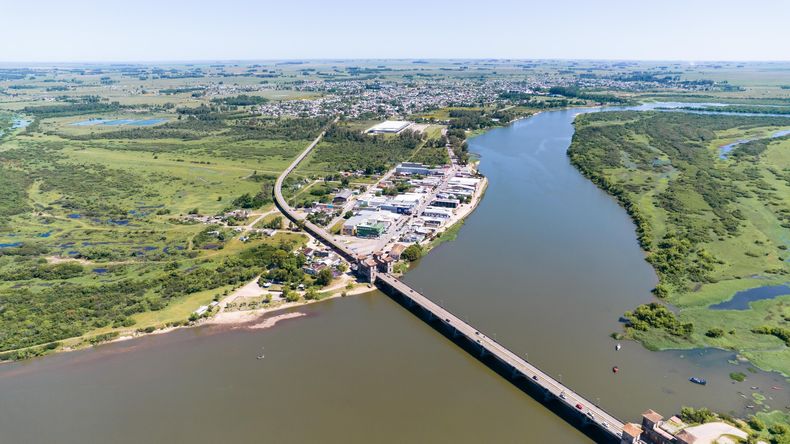 Actual puente sobre el río Yaguarón.