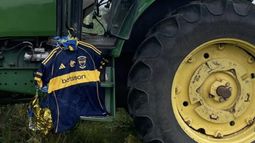 El relato del joven que encontró la camiseta del homenaje a Russo y cómo casi la destruye con el tractor