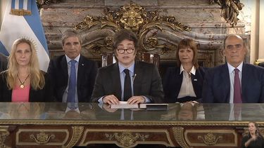 El 23º préstamo del FMI a la Argentina desde la década de 1950 divide a sus ciudadanos
