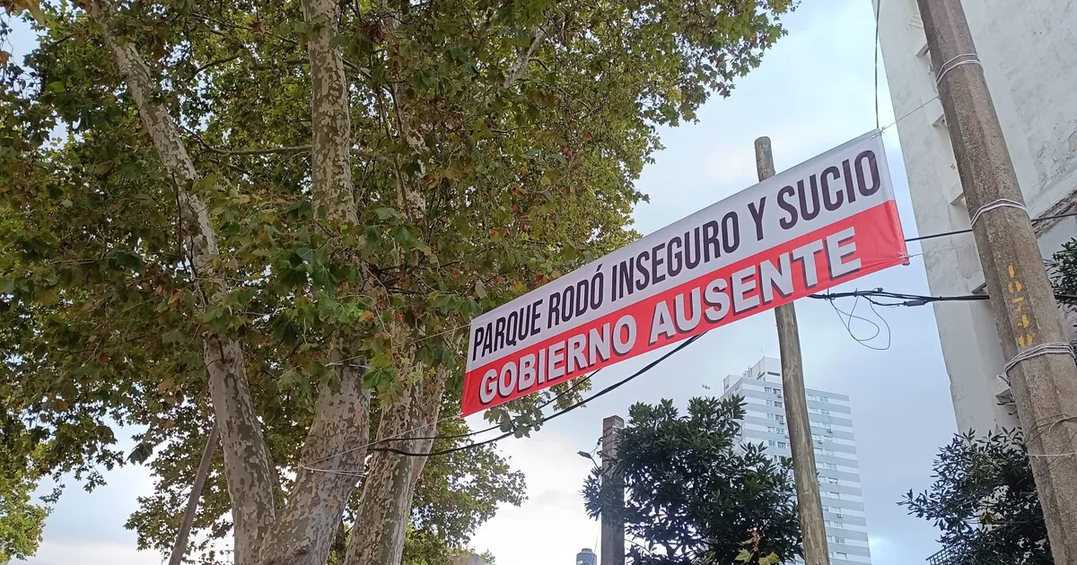 La interpelación a Carlos Negro se trasladó a las redes sociales y a las calles de Montevideo