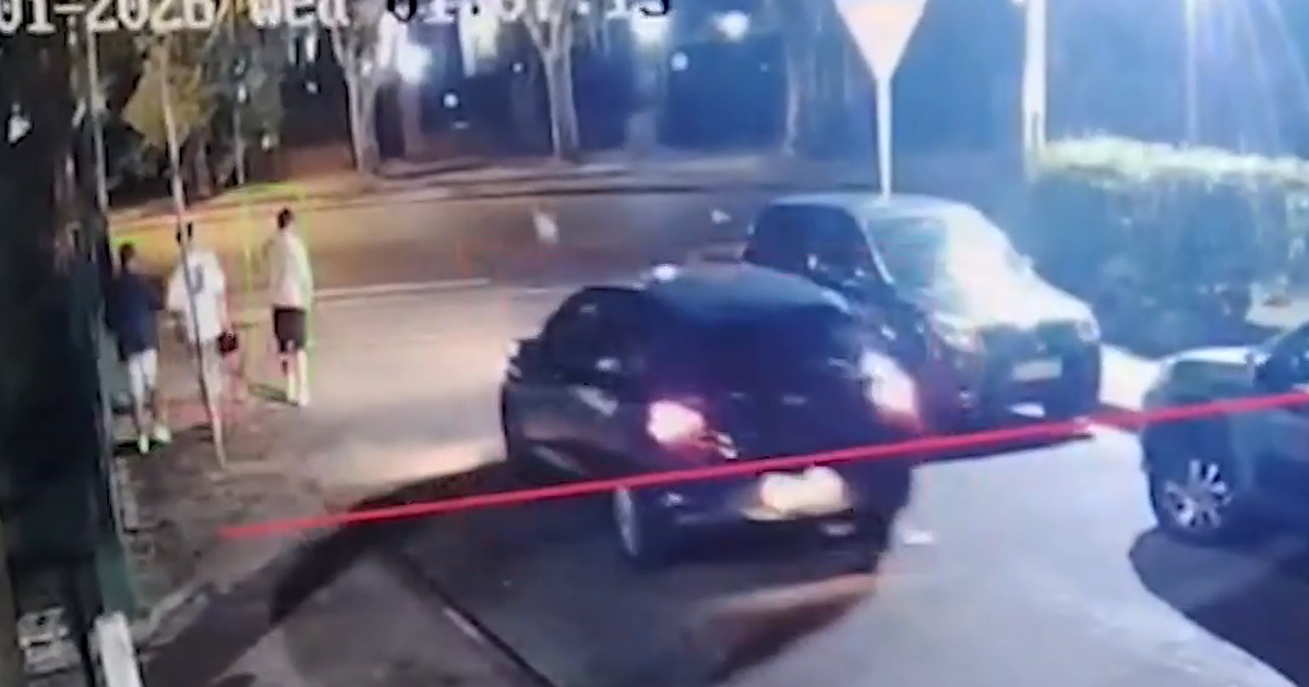 Parque Posadas: delincuentes entraron al complejo, obligaron a salir a un joven y una vez fuera le robaron