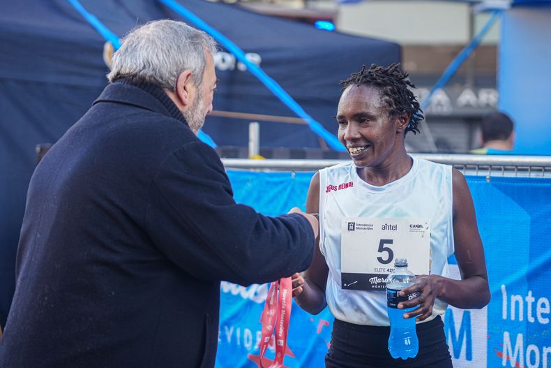Maratón de Montevideo reunió a 8.000 corredores y tuvo ganadores de Kenia, Etiopía y Uruguay