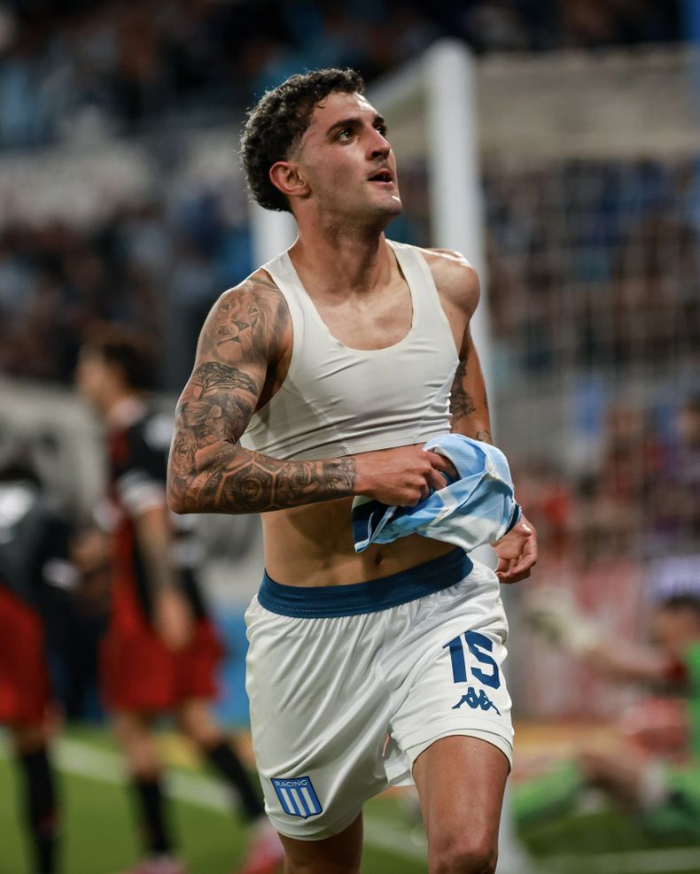 El uruguayo Gastón Martirena anotó agónicamente para Racing y eliminó a River del torneo argentino