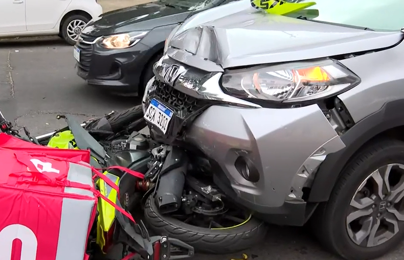 Un motociclista resultó politraumatizado tras ser embestido por un auto en el Parque Rodó