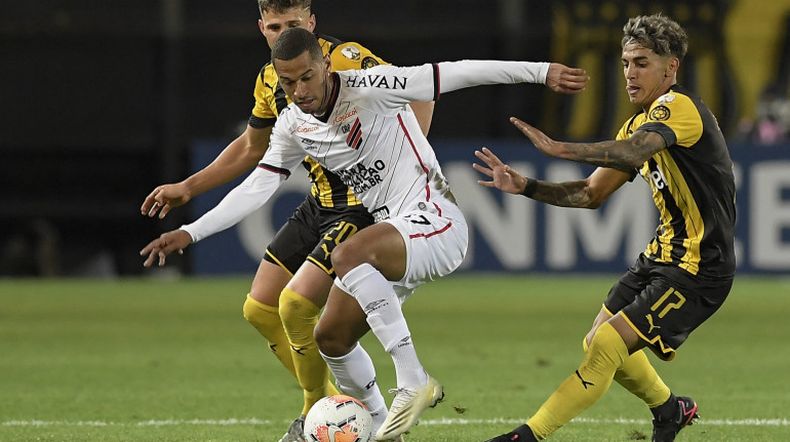 Así llegan Peñarol y Paranaense a las semifinales de la Sudamericana