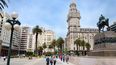 La Plaza Independencia será escenario de una serie de Netflix. La Plaza Independencia será escenario de una serie de Netflix.