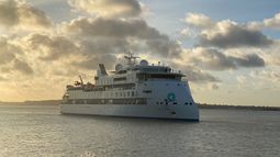 El crucero Greg Mortimer llegó a Montevideo