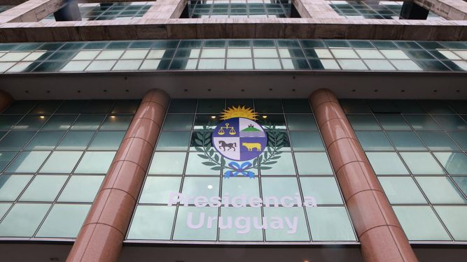 Yamandú Orsi convocó a un Consejo de Ministros el lunes en el inicio de una semana ajetreada