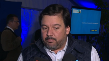 En las costas de Namibia apareció riqueza en materia de hidrocarburos, dijo el ministro de Ambiente, Adrián Peña.