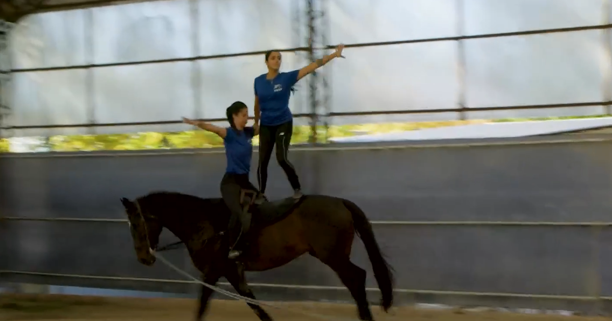Cruce de Campeones: el surfista Martín Ottado dejó la tabla y probó gimnasia arriba de un caballo