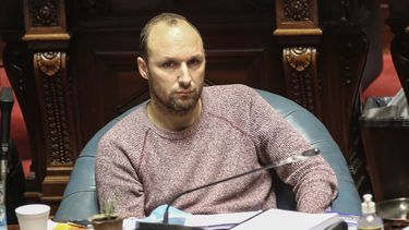 No es bueno venir a bajar línea al Parlamento, dijo Sebastián Sabini