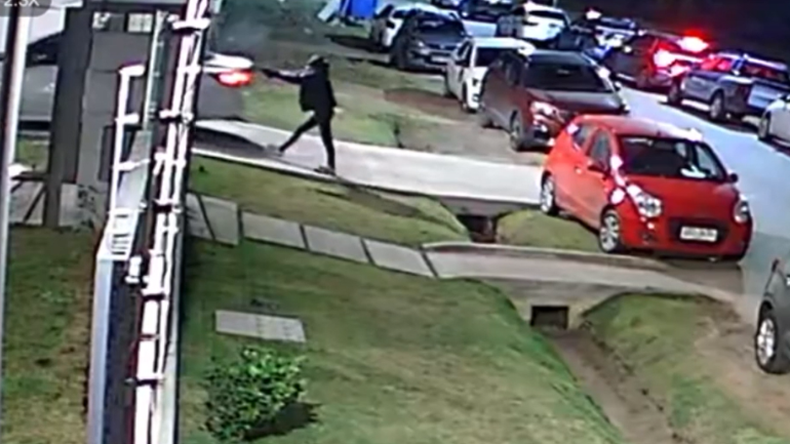 Intento de homicidio en Ciudad de la Costa: dispararon contra un auto al ingresar a un complejo de apartamentos