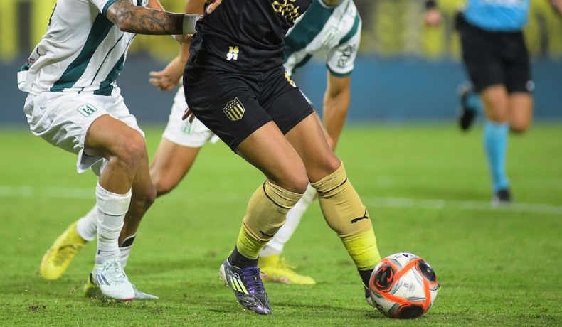 Racing y Peñarol se enfrentan este domingo en el Parque Viera por la quinta fecha del Clausura