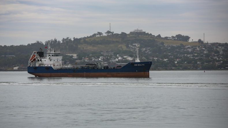 Barcos que esperaban cargar se retiraron del Puerto de Montevideo por un paro