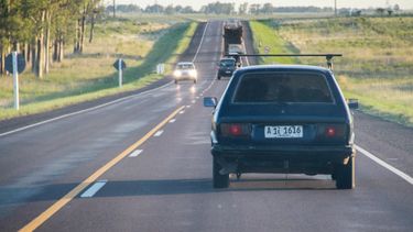 Colocarán adhesivo de control a vehículos que ingresen al país
