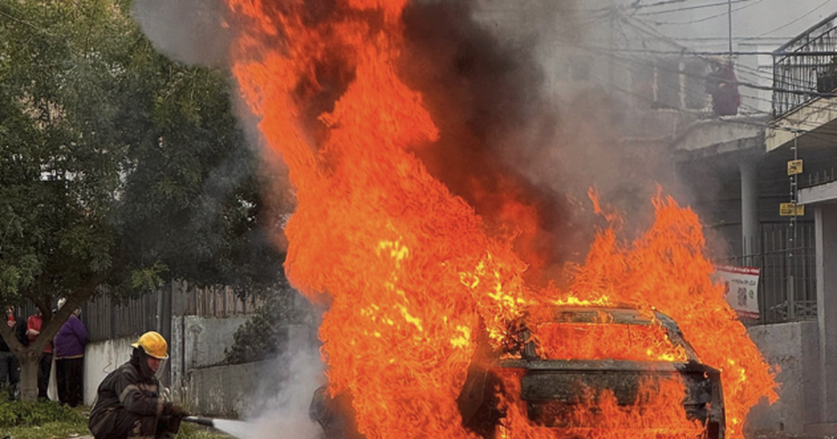Se incendió un auto eléctrico en la zona de Buceo: 