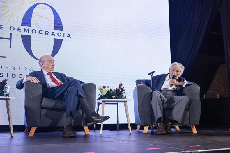 MUJICA SANGUINETTI.jpg