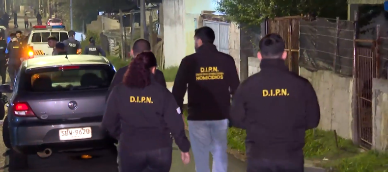 Compras en un almacén y una vuelta en auto: qué se sabe del triple homicidio de Punta de Rieles