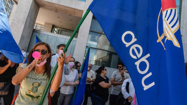 Los bancarios, uno de los gremios que convoca a parar este martes