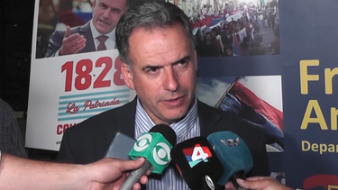 Yamandú Orsi encabezó acto del Frente Amplio en Salto.