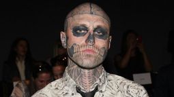 Murió Zombie Boy, el modelo conocido por sus tatuajes de estilo cadavérico