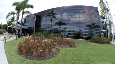 Propuesta del MTSS de que empresas anuncien cierres previamente genera críticas entre oposición y empresarios