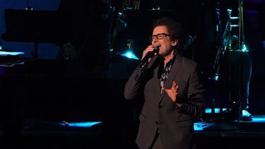 Andrés Calamaro se fue abucheado en pleno recital en Cali tras defender las corridas de toros